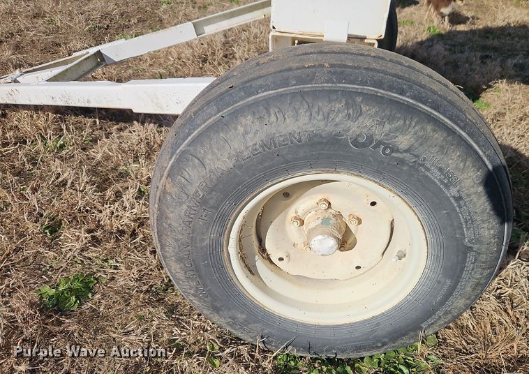 image for item EI8642 NH3 tank trailer