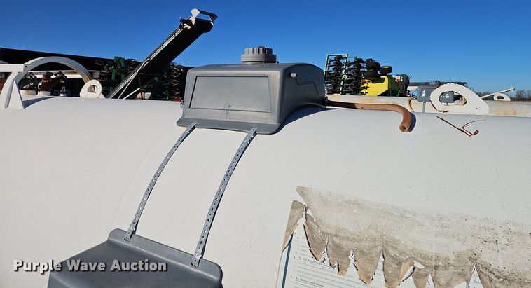 image for item EI8643 NH3 tank trailer