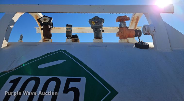 image for item EI8643 NH3 tank trailer