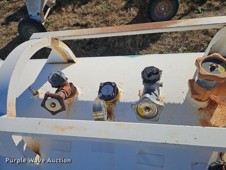 image for item EI8643 NH3 tank trailer