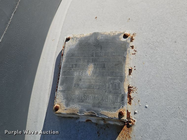 image for item EI8643 NH3 tank trailer