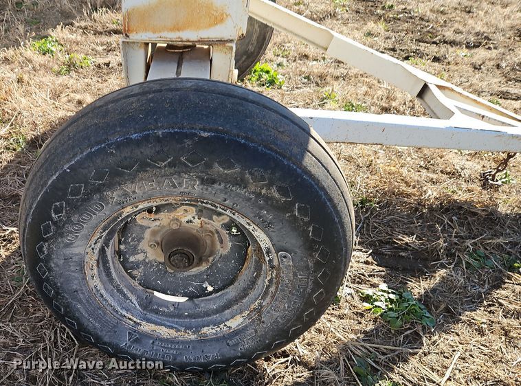 image for item EI8643 NH3 tank trailer