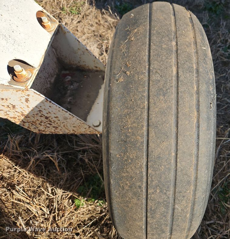 image for item EI8643 NH3 tank trailer