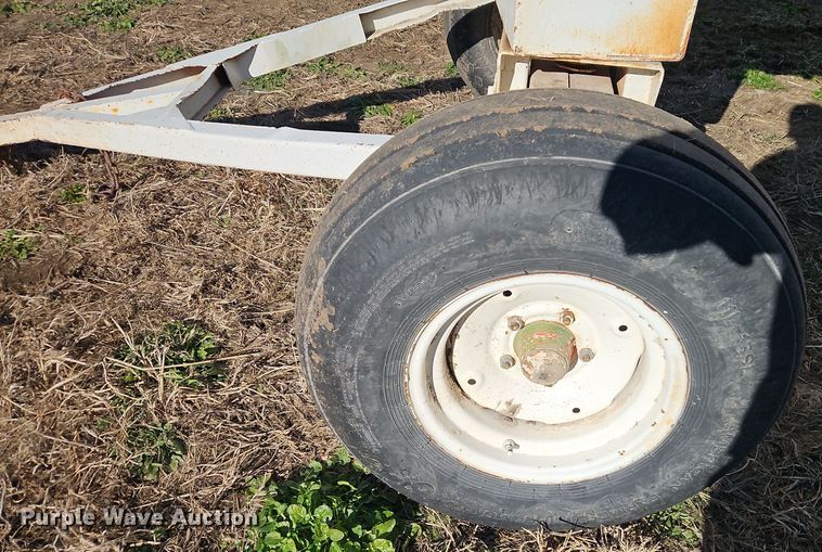 image for item EI8643 NH3 tank trailer