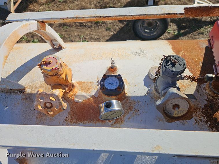 image for item EI8644 NH3 tank trailer