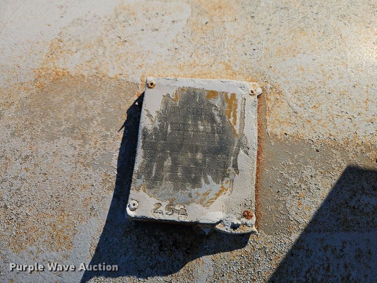 image for item EI8644 NH3 tank trailer