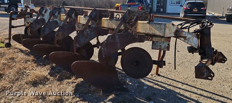 image for item EI8647 DMI Hydra Wid five bottom plow