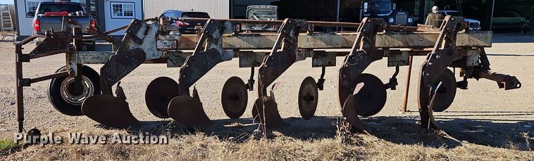 image for item EI8647 DMI Hydra Wid five bottom plow