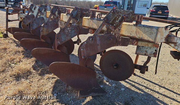 image for item EI8647 DMI Hydra Wid five bottom plow