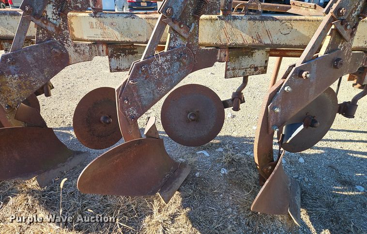 image for item EI8647 DMI Hydra Wid five bottom plow