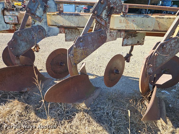 image for item EI8647 DMI Hydra Wid five bottom plow