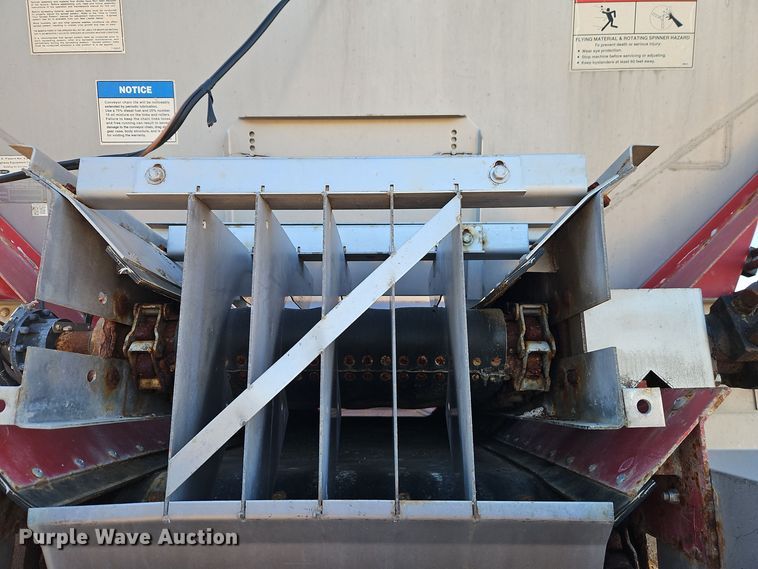 image for item EI8651 Vector V300 spreader