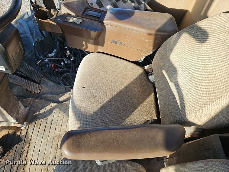 image for item EI8651 Vector V300 spreader