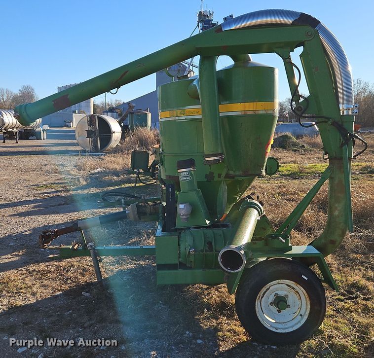 image for item EI8652 (2) Walinga Agri-Vac 614 Deluxe grain vacuums