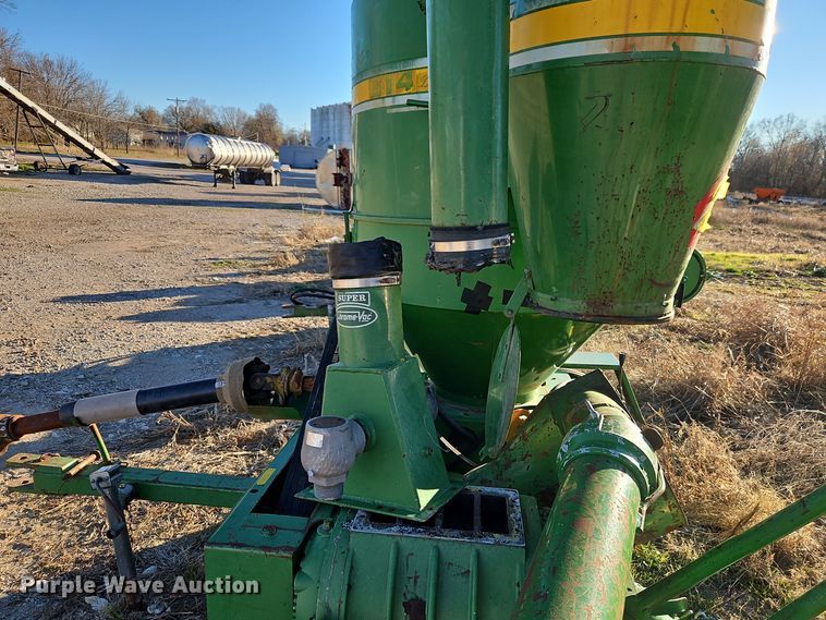 image for item EI8652 (2) Walinga Agri-Vac 614 Deluxe grain vacuums