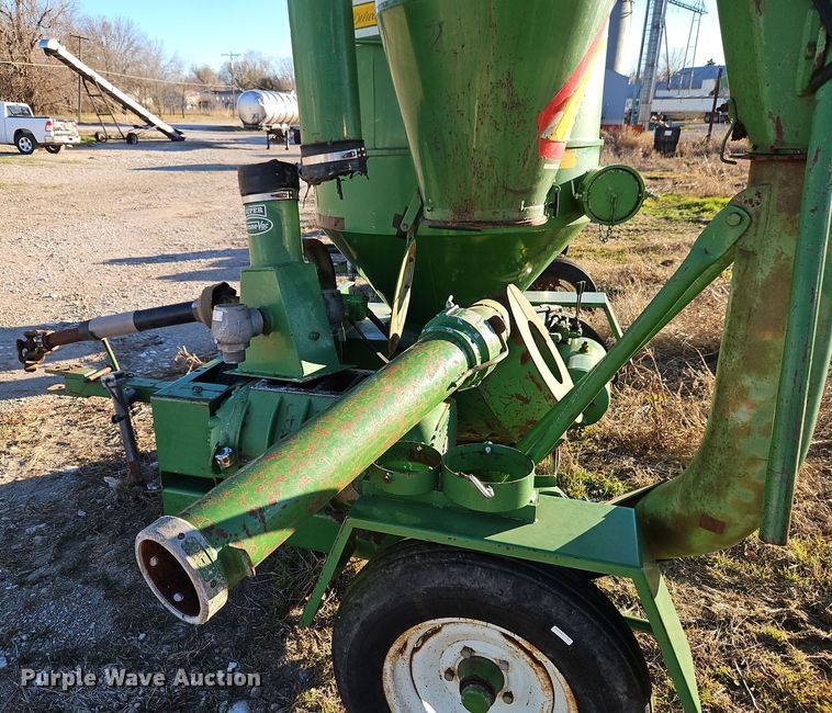 image for item EI8652 (2) Walinga Agri-Vac 614 Deluxe grain vacuums