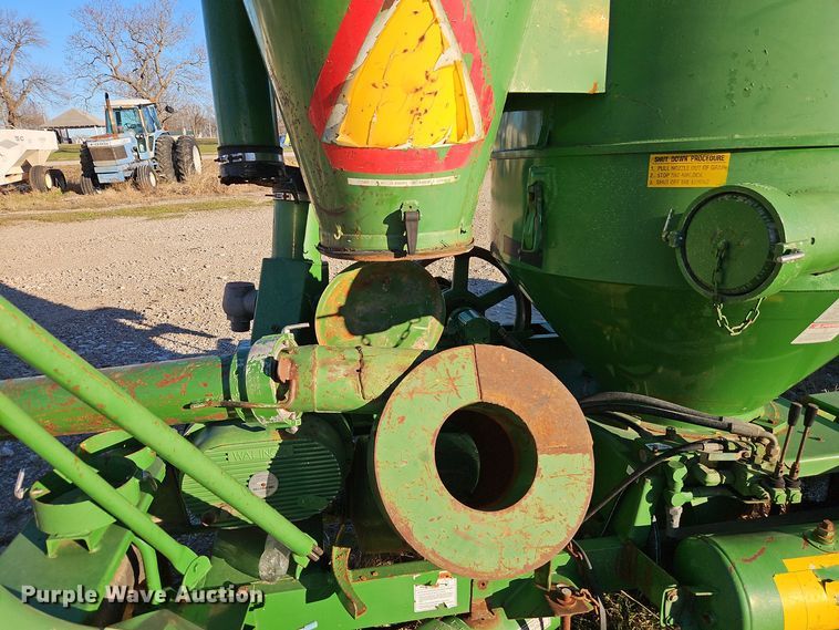 image for item EI8652 (2) Walinga Agri-Vac 614 Deluxe grain vacuums