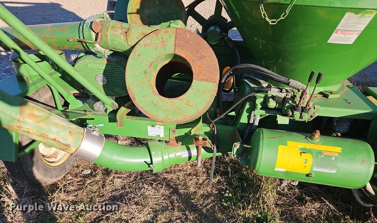 image for item EI8652 (2) Walinga Agri-Vac 614 Deluxe grain vacuums