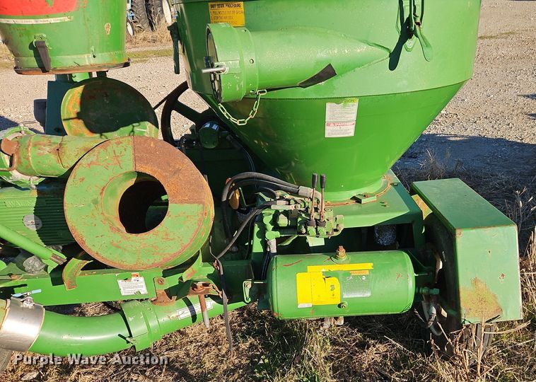 image for item EI8652 (2) Walinga Agri-Vac 614 Deluxe grain vacuums