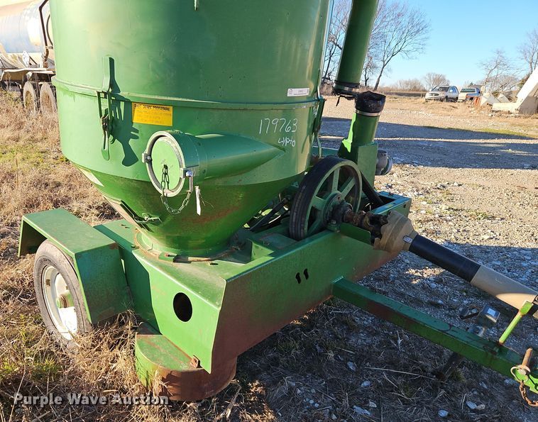 image for item EI8652 (2) Walinga Agri-Vac 614 Deluxe grain vacuums