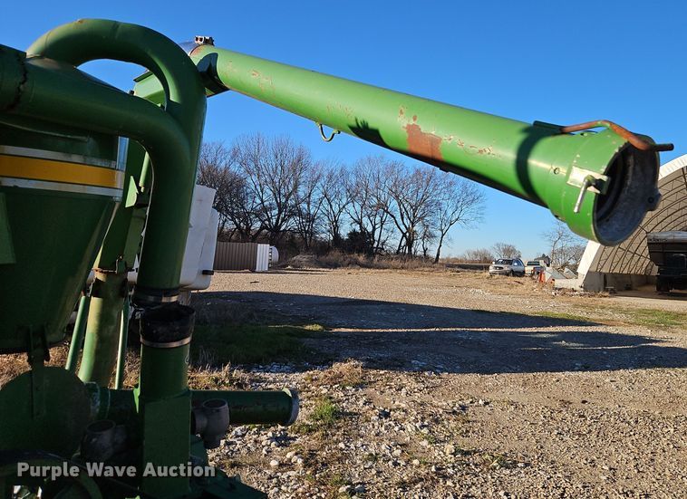 image for item EI8652 (2) Walinga Agri-Vac 614 Deluxe grain vacuums