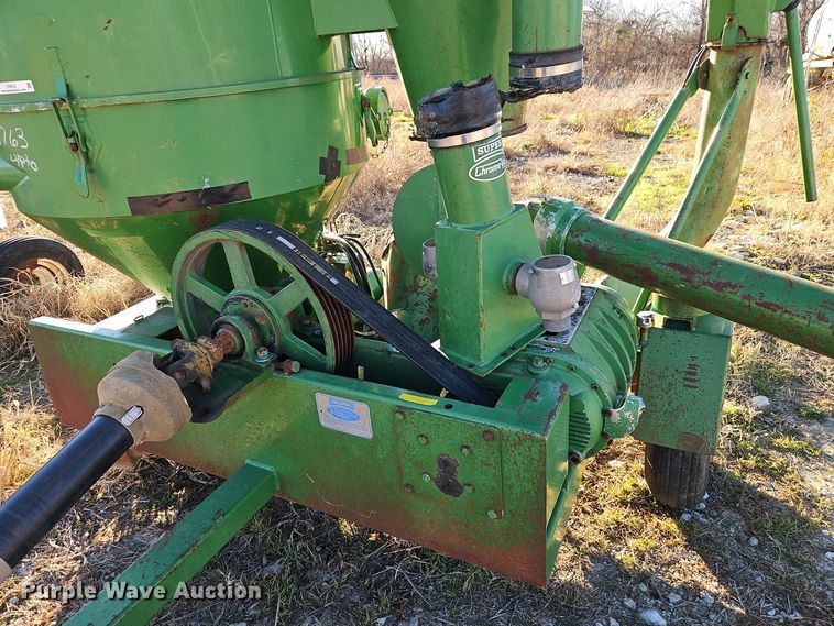 image for item EI8652 (2) Walinga Agri-Vac 614 Deluxe grain vacuums
