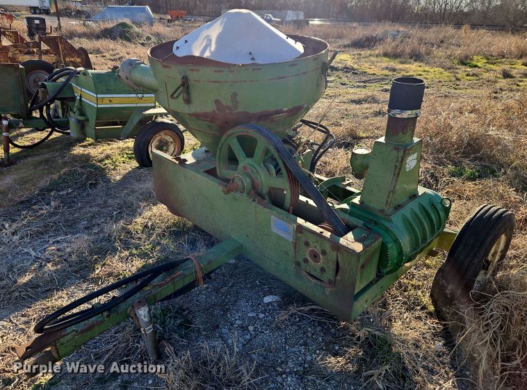 image for item EI8652 (2) Walinga Agri-Vac 614 Deluxe grain vacuums