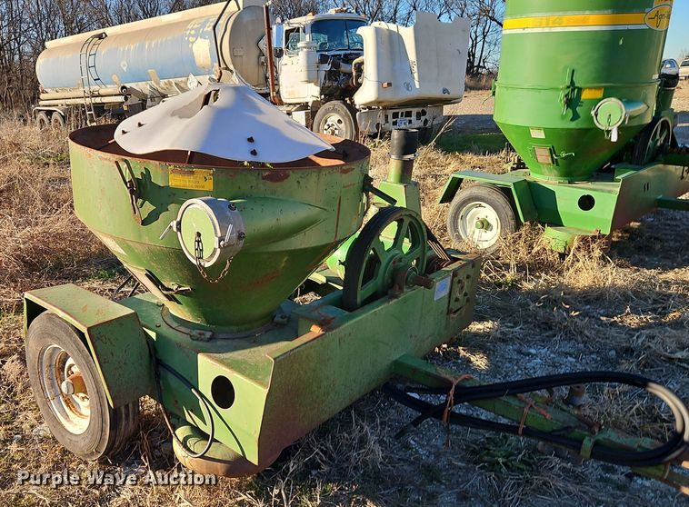 image for item EI8652 (2) Walinga Agri-Vac 614 Deluxe grain vacuums