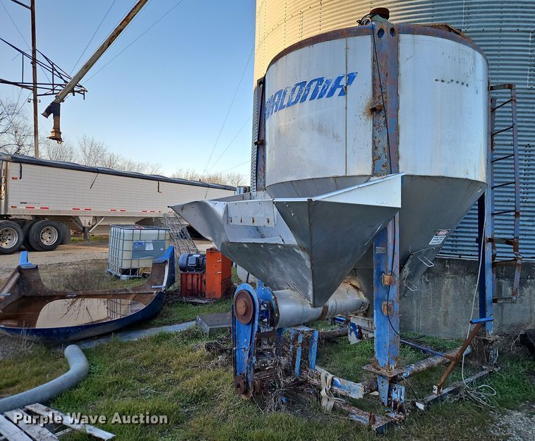 image for item EI8656 Waconia VT10 dry fertilizer mixer