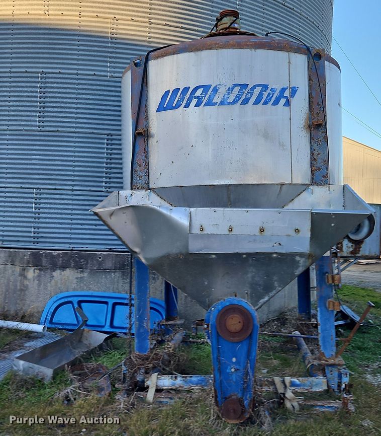 image for item EI8656 Waconia VT10 dry fertilizer mixer