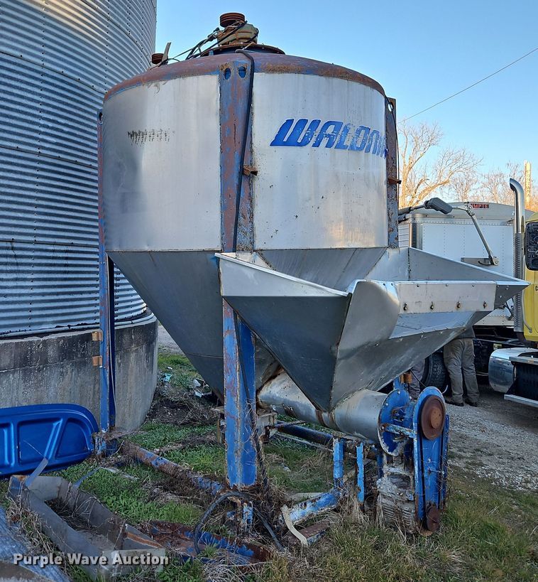 image for item EI8656 Waconia VT10 dry fertilizer mixer