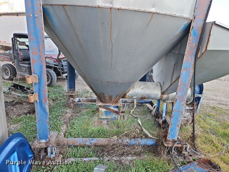 image for item EI8656 Waconia VT10 dry fertilizer mixer