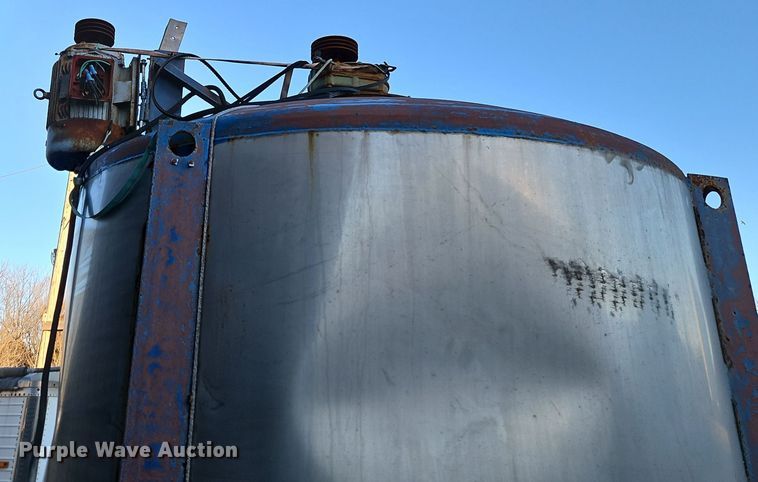 image for item EI8656 Waconia VT10 dry fertilizer mixer