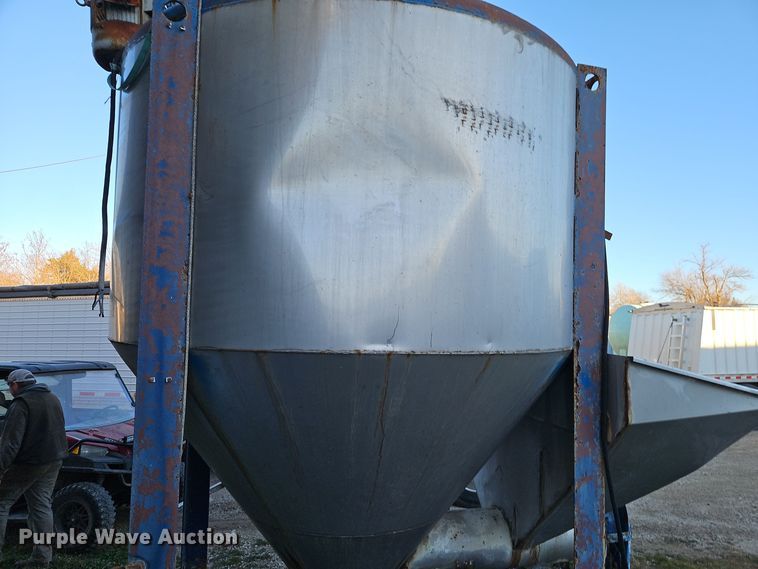 image for item EI8656 Waconia VT10 dry fertilizer mixer