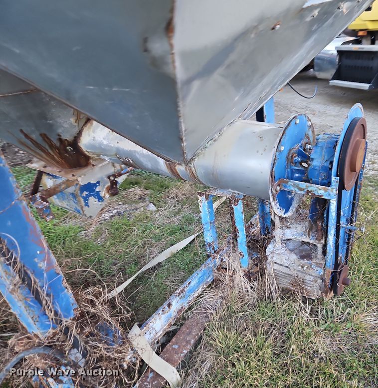 image for item EI8656 Waconia VT10 dry fertilizer mixer