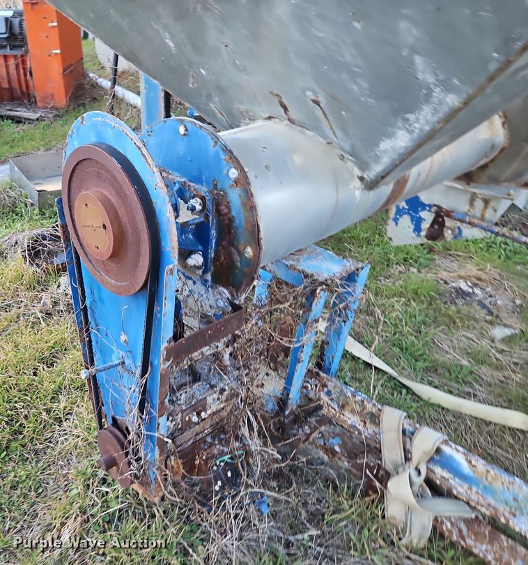 image for item EI8656 Waconia VT10 dry fertilizer mixer