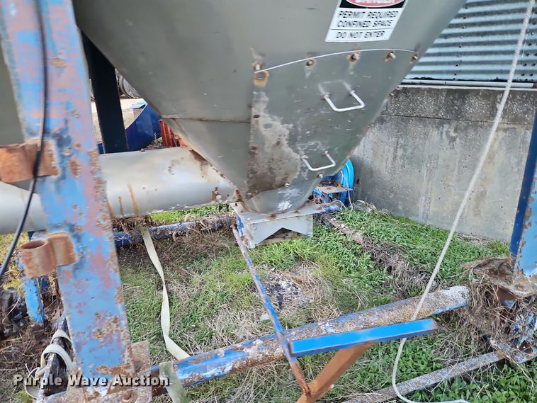 image for item EI8656 Waconia VT10 dry fertilizer mixer