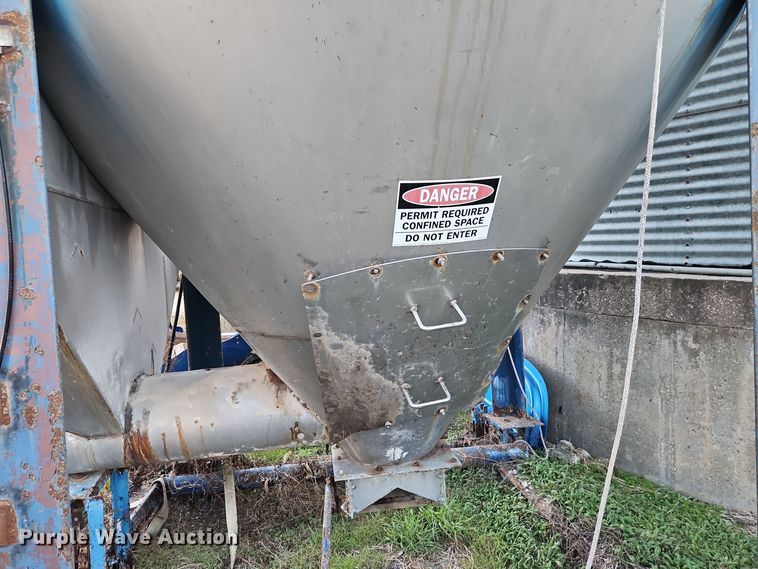 image for item EI8656 Waconia VT10 dry fertilizer mixer