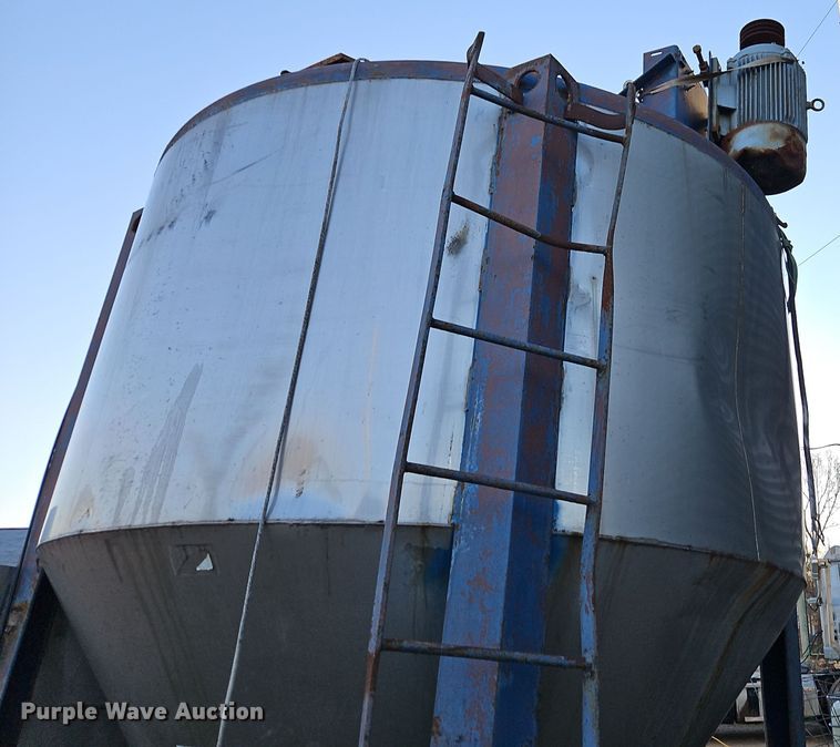 image for item EI8656 Waconia VT10 dry fertilizer mixer