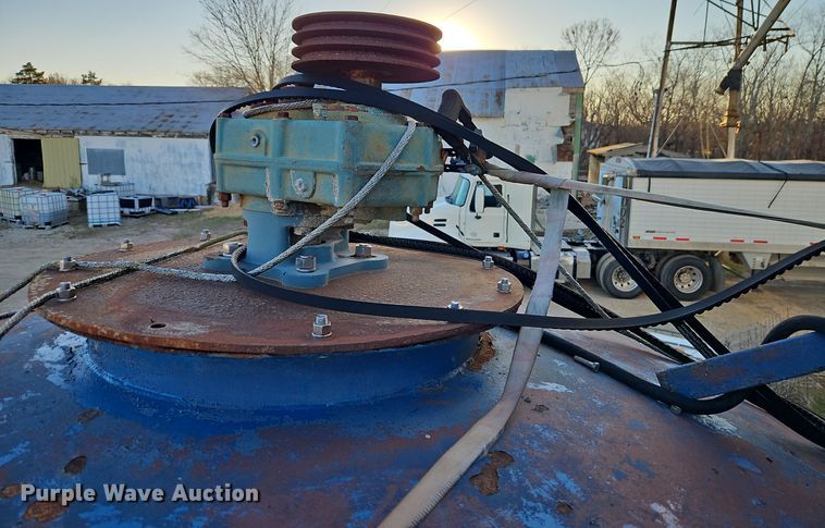 image for item EI8656 Waconia VT10 dry fertilizer mixer