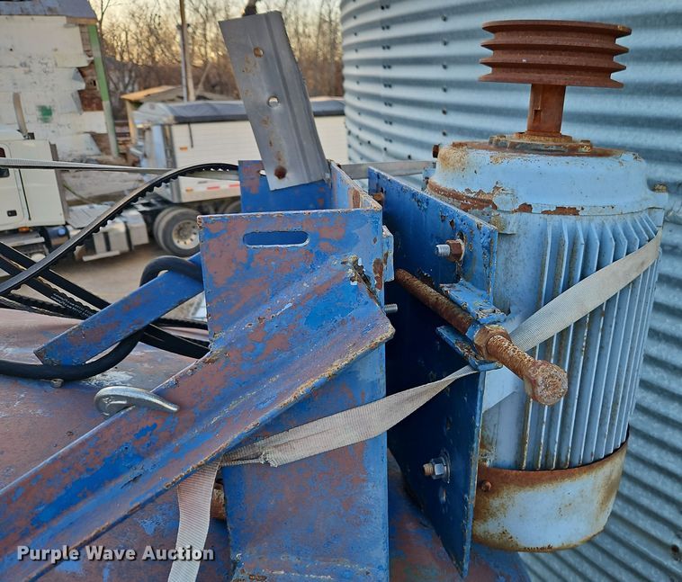 image for item EI8656 Waconia VT10 dry fertilizer mixer