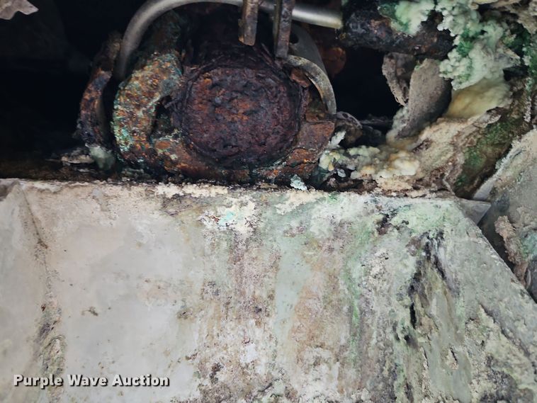 image for item EI8656 Waconia VT10 dry fertilizer mixer