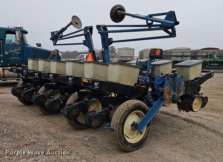 image for item EI8686 1996 Kinze 2200 planter