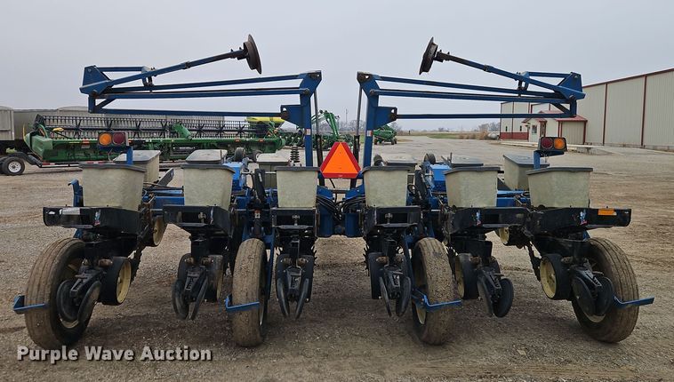 image for item EI8686 1996 Kinze 2200 planter