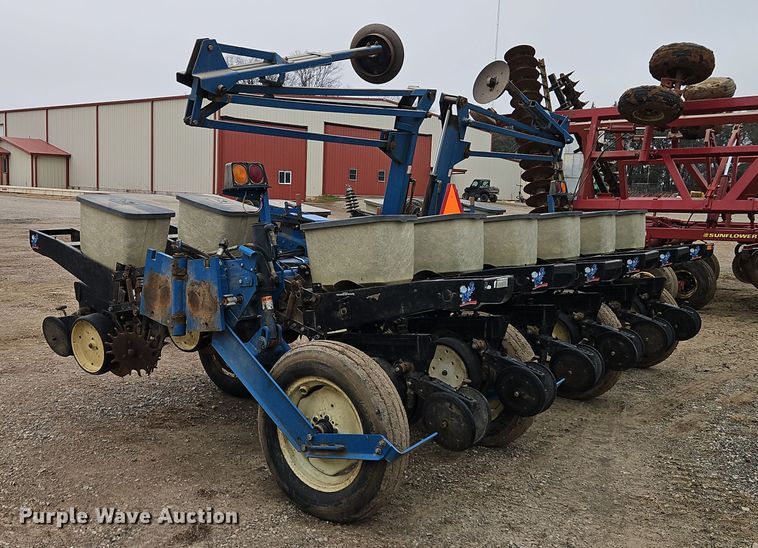 image for item EI8686 1996 Kinze 2200 planter