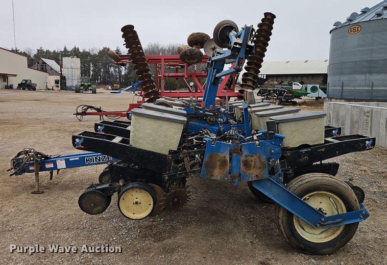 image for item EI8686 1996 Kinze 2200 planter
