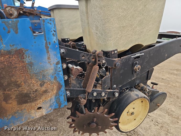 image for item EI8686 1996 Kinze 2200 planter