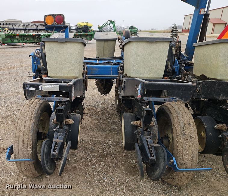 image for item EI8686 1996 Kinze 2200 planter