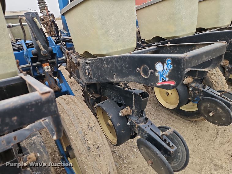 image for item EI8686 1996 Kinze 2200 planter