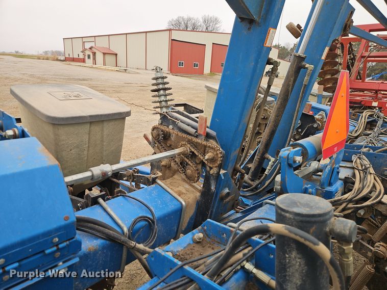 image for item EI8686 1996 Kinze 2200 planter